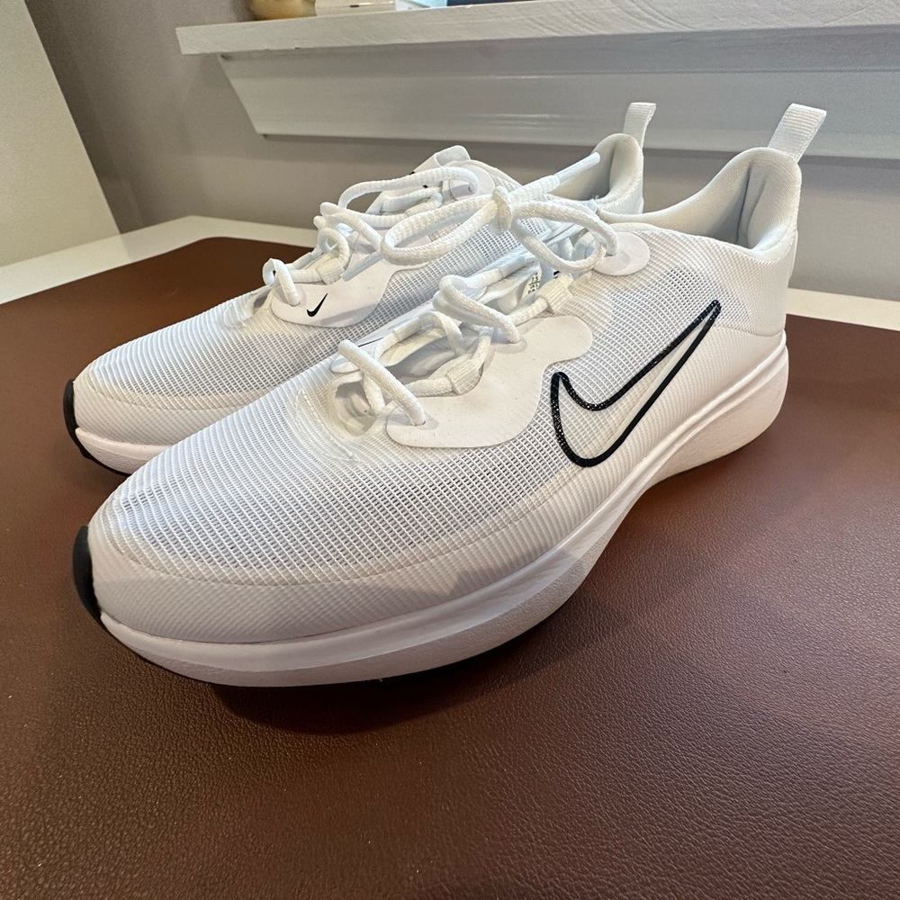 Nike women’s golf shoes fit sole